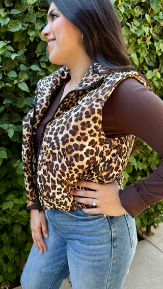 Woman wearing a leopard print vest and blue jeans