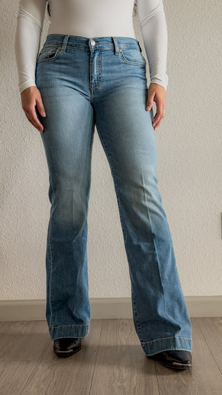 7 For All Mankind Dojo Aquamarine jeans with turquoise stitched 7, medium-light blue wash, 9.5-inch mid-rise and 34-inch inseam